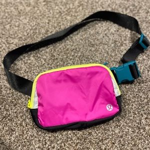 Lululemon belt bag, limited edition!